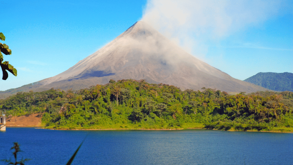 Arenal – Costa Rica: Águas Termais e Tradição em Um Só Lugar