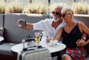 Tecnologia para idosos viajantes: apps úteis e fáceis de usar