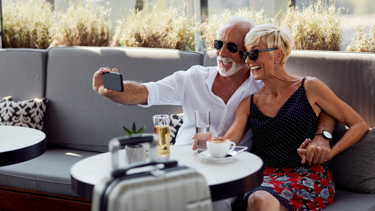 Tecnologia para idosos viajantes: apps úteis e fáceis de usar